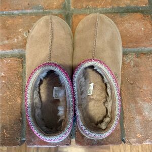UGG Tan and Cream Fuzzy Slippers sz 8